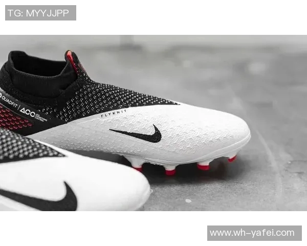 热销足球球星学生书包潮流设计兼具运动活力与学习实用功能